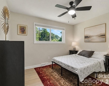 4023 Strangford Avenue - Photo Thumbnail 11
