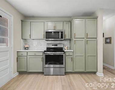 4023 Strangford Avenue - Photo Thumbnail 6