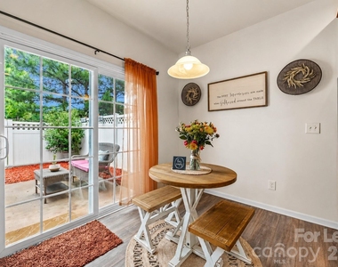 1435 Harpers Inlet Drive - Photo Thumbnail 12