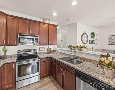 1435 Harpers Inlet Drive - Photo Thumbnail 14