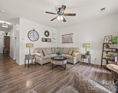 1435 Harpers Inlet Drive - Photo Thumbnail 9