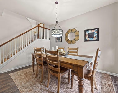 1435 Harpers Inlet Drive - Photo Thumbnail 5