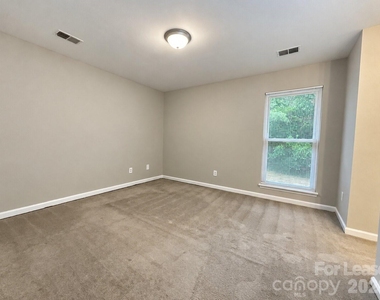 7613 Lancashire Drive - Photo Thumbnail 10