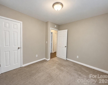7613 Lancashire Drive - Photo Thumbnail 11