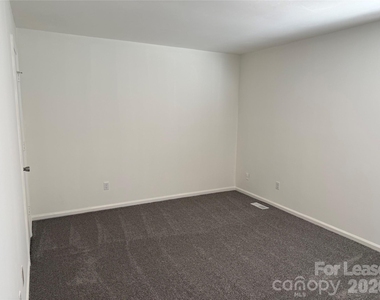 8526 Castle Pine Court - Photo Thumbnail 5