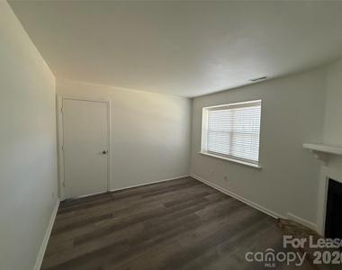 8526 Castle Pine Court - Photo Thumbnail 16