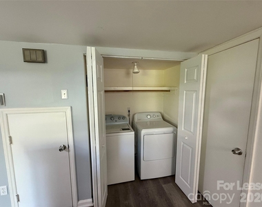8526 Castle Pine Court - Photo Thumbnail 17
