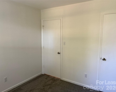 8526 Castle Pine Court - Photo Thumbnail 11
