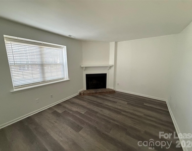 8526 Castle Pine Court - Photo Thumbnail 15
