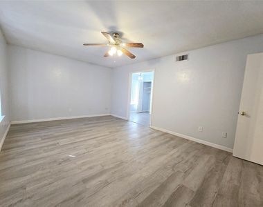 902 Spring Valley #a Plaza - Photo Thumbnail 2