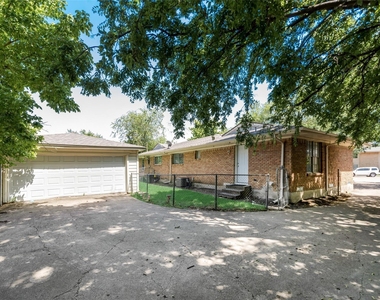 902 Spring Valley #a Plaza - Photo Thumbnail 10