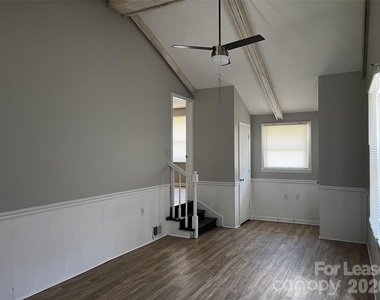 2213 Shamrock Drive - Photo Thumbnail 3