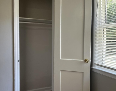 2213 Shamrock Drive - Photo Thumbnail 15