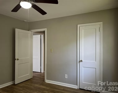 2213 Shamrock Drive - Photo Thumbnail 14