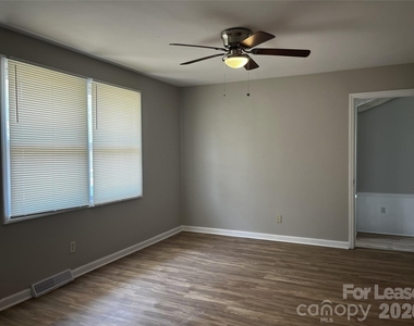 2213 Shamrock Drive - Photo Thumbnail 2