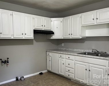2213 Shamrock Drive - Photo Thumbnail 9