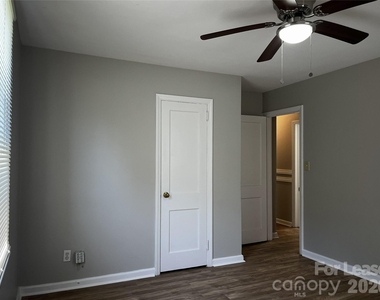 2213 Shamrock Drive - Photo Thumbnail 18