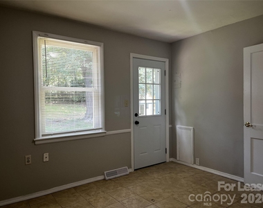 2213 Shamrock Drive - Photo Thumbnail 8