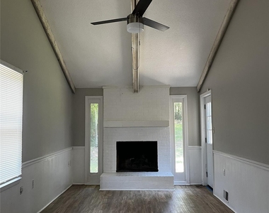 2213 Shamrock Drive - Photo Thumbnail 4