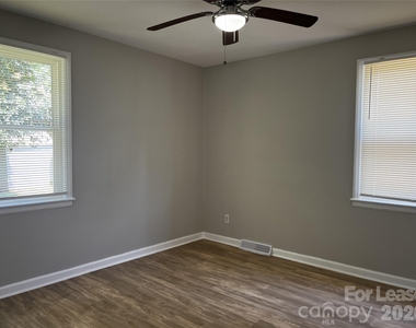 2213 Shamrock Drive - Photo Thumbnail 13