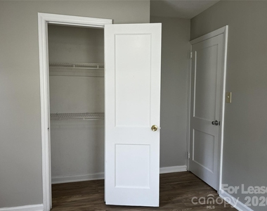 2213 Shamrock Drive - Photo Thumbnail 19