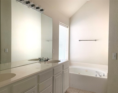 11406 Fountainbridge Drive - Photo Thumbnail 23