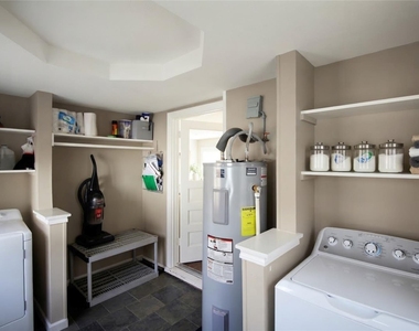 237 Samuel Street - Photo Thumbnail 5
