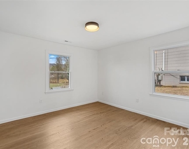 7 Browndale Road - Photo Thumbnail 6