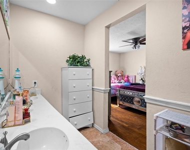 3005 Woodlark Drive - Photo Thumbnail 16