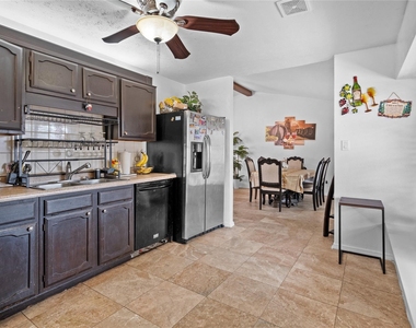 3005 Woodlark Drive - Photo Thumbnail 7