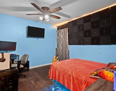 3005 Woodlark Drive - Photo Thumbnail 11