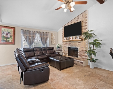 3005 Woodlark Drive - Photo Thumbnail 3