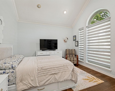 306 Tustin Court - Photo Thumbnail 18