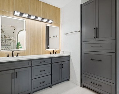306 Tustin Court - Photo Thumbnail 13