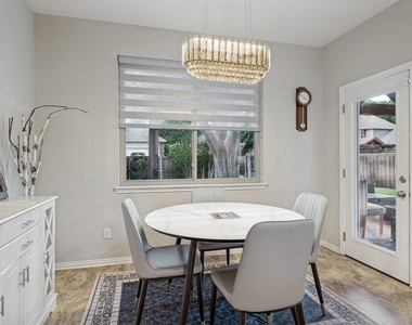 306 Tustin Court - Photo Thumbnail 8