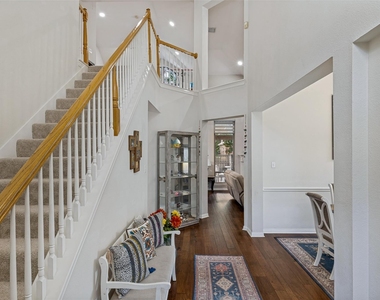 306 Tustin Court - Photo Thumbnail 3