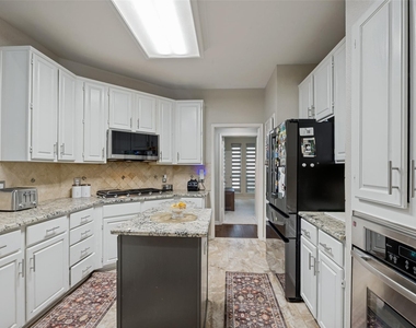 306 Tustin Court - Photo Thumbnail 9