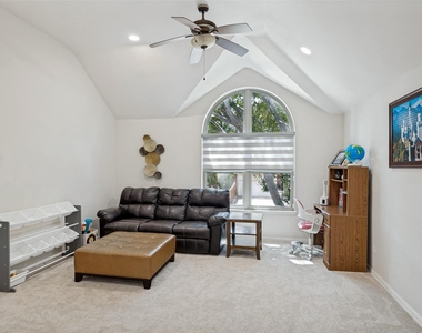 306 Tustin Court - Photo Thumbnail 14