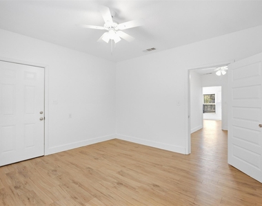 2222 W Bond Street - Photo Thumbnail 5