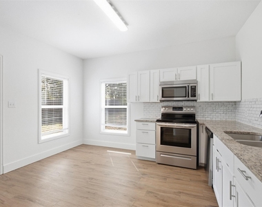 2222 W Bond Street - Photo Thumbnail 2