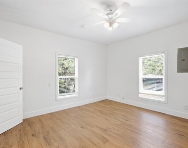 2222 W Bond Street - Photo Thumbnail 6