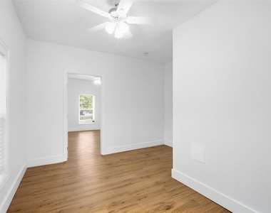 2222 W Bond Street - Photo Thumbnail 9