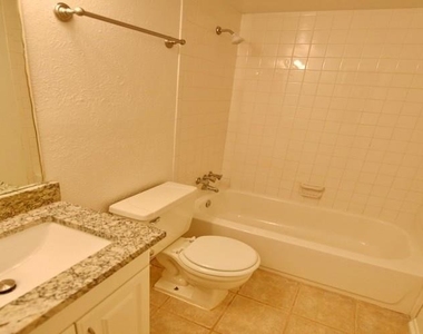 4033 Gilbert Avenue - Photo Thumbnail 11