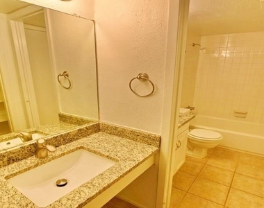 4033 Gilbert Avenue - Photo Thumbnail 12