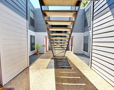 4033 Gilbert Avenue - Photo Thumbnail 17