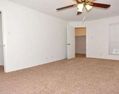 4033 Gilbert Avenue - Photo Thumbnail 8
