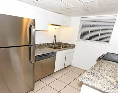 4033 Gilbert Avenue - Photo Thumbnail 4