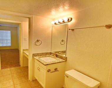 4033 Gilbert Avenue - Photo Thumbnail 14