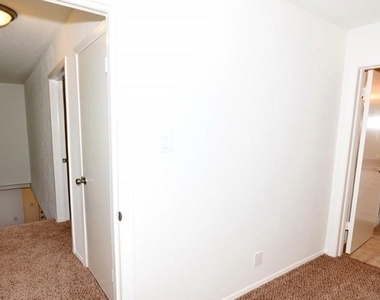 4033 Gilbert Avenue - Photo Thumbnail 10