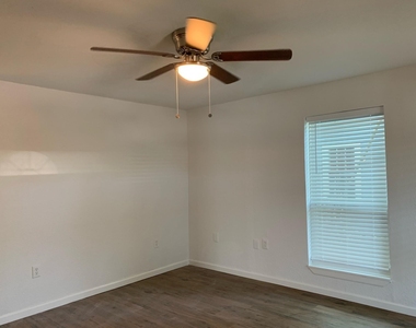 3901 Bois D Arc Street - Photo Thumbnail 15
